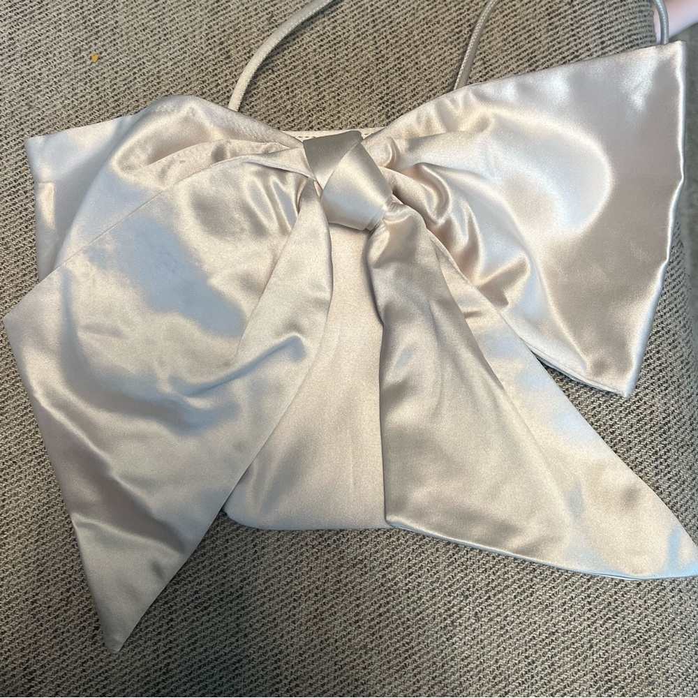 Elegant Cream Bow Clutch
